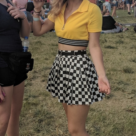 ❌SOLD❌ Checkerboard skirt - Picture 2 of 3